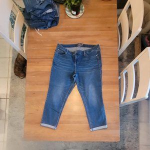 Torrid Boyfriend Straight Cropped Jeans (02)- Size 18R – Blue Denim – Previously